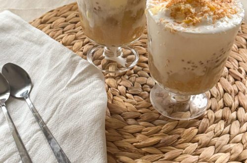 Halo-Halo: Kolorowy deser lodowy serwowany w wysokiej szklance, z kruszonym lodem, mlekiem skondensowanym, galaretkami, słodką fasolą, purée Ube i lodami. Łatwy przepis na Halo-Halo. Jak zrobić kultowy filipiński deser w domu?