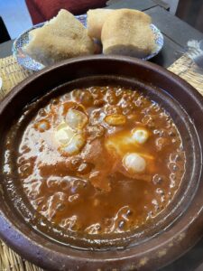 Czerwony tadżin w Restaurant Saad (Fez).