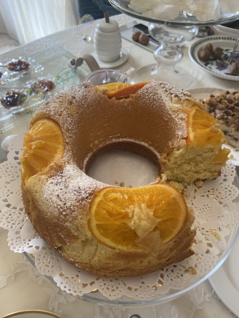 Sycylijskie ciasto z pomarańczami.