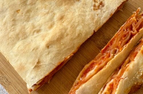 Scaccia: Sycylijski placek z farszem, gotowy przepis. Kroki przygotowania tradycyjnego sycylijskiego dania Scaccia.