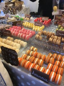 Kolorowe makaroniki.