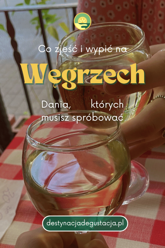 Budapeszt to raj dla miłośników doprawionej kuchni. Od aromatycznych gulaszy i chrupiących langoszy, przez tradycyjne węgierskie kiełbaski, po wykwintne torty i luksusowe kawiarnie - węgierskie smaki zachwycają bogactwem przypraw, tekstur i aromatów. W tym przewodniku kulinarnym po Budapeszcie dowiesz się, które węgierskie dania, desery i napoje warto spróbować, aby poczuć prawdziwy smak Węgier.